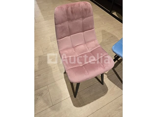 Nieuwe roze kinderstoel - afbeelding 1 van  1