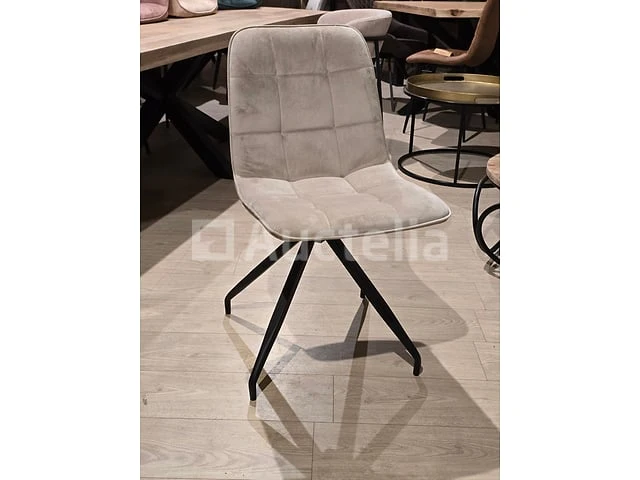 Nieuwe stoel in set bestaande uit 4 beige fluwelen stoelen - afbeelding 1 van  1