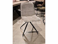 Nieuwe stoel in set bestaande uit 4 beige fluwelen stoelen