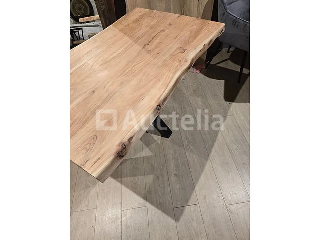 Nieuwe tafel acacia massief hout natuurlijke randen 140x90x5cm hoogte 77cm - afbeelding 1 van  3