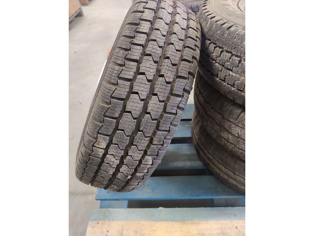 Nieuwe velg en band - afbeelding 2 van  3
