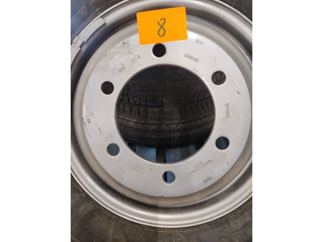 Nieuwe velg en band - afbeelding 3 van  3