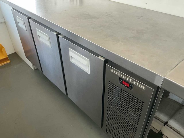 Niewiadow b3500 foodtruck - afbeelding 2 van  32