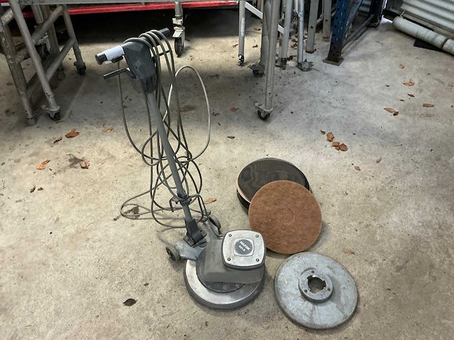 Nilfisk 421a eenschijfsmachine - afbeelding 1 van  6