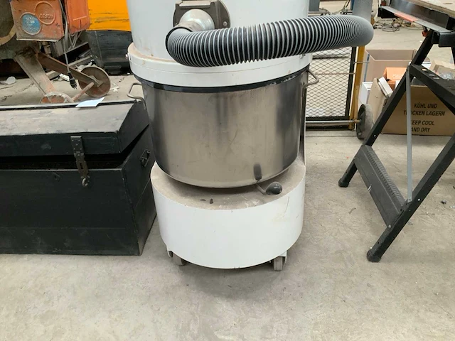 Nilfisk cfm vhw420 industriële stofzuiger - afbeelding 4 van  5