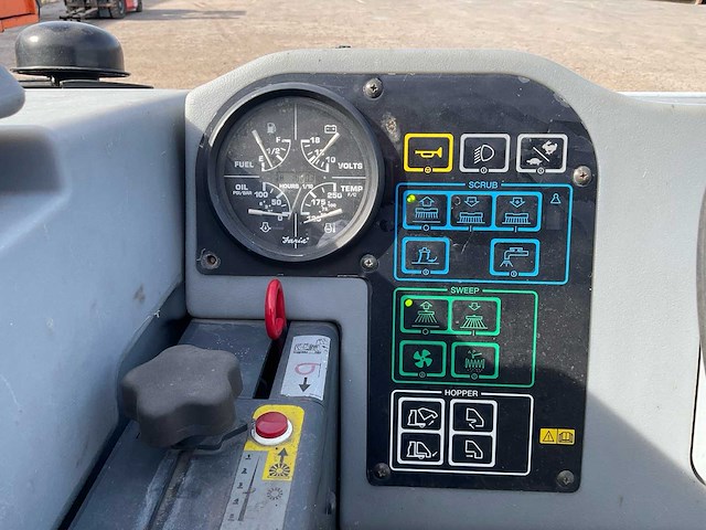 Nilfisk cr1400 zelfrijdende veegmachine - afbeelding 1 van  1