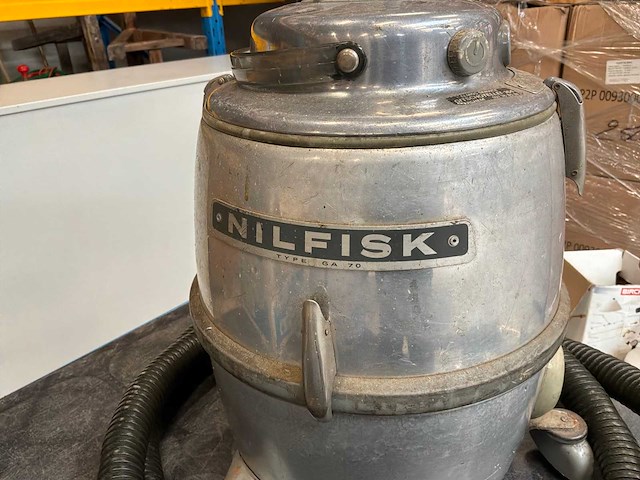 Nilfisk ga70 stofzuiger met aszuiger - afbeelding 7 van  9