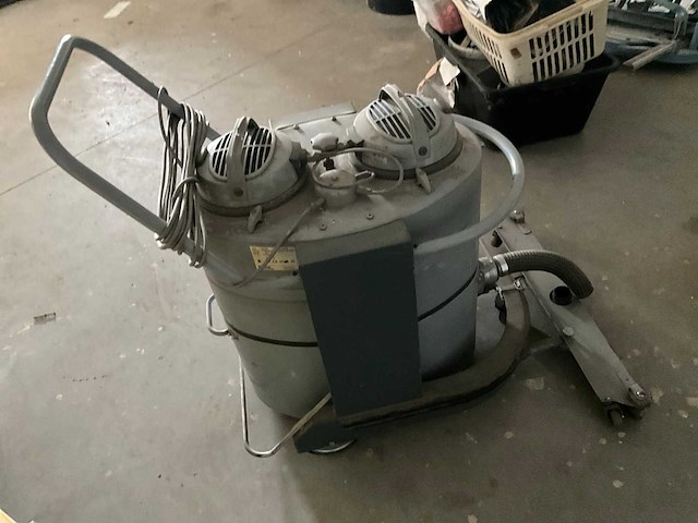 Nilfisk gm625 industriële stofzuiger - afbeelding 2 van  5