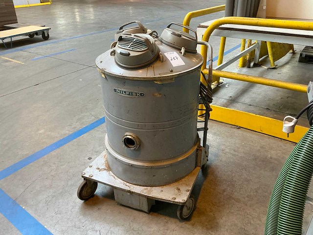 Nilfisk gs83 industriële stofzuiger - afbeelding 1 van  7