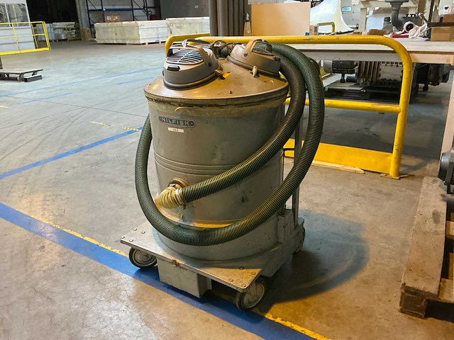 Nilfisk gs83 industriële stofzuiger - afbeelding 1 van  6