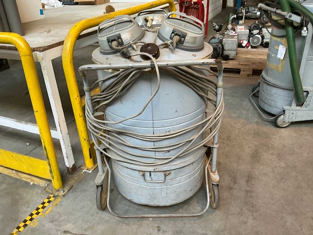 Nilfisk gs83 industriële stofzuiger - afbeelding 5 van  7