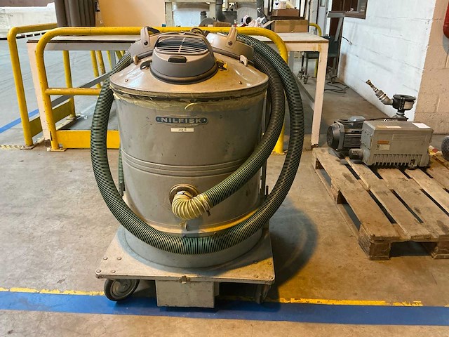 Nilfisk gs83 industriële stofzuiger - afbeelding 2 van  6