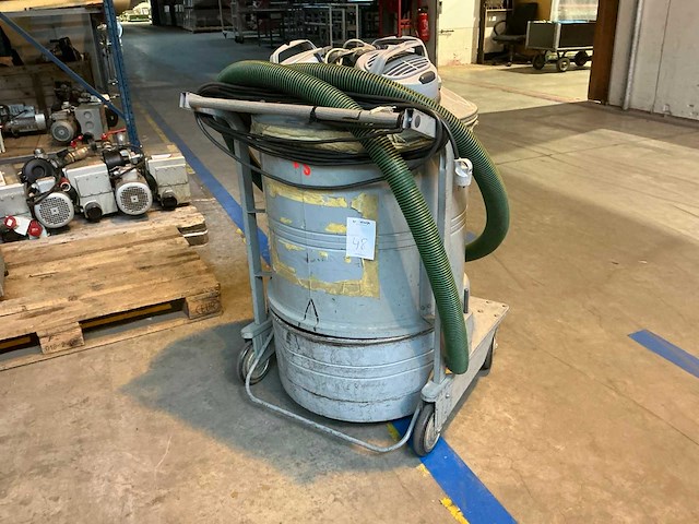 Nilfisk gs83 industriële stofzuiger - afbeelding 3 van  6