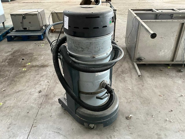 Nilfisk ivb 2000 s l l industriële stofzuiger - afbeelding 1 van  9