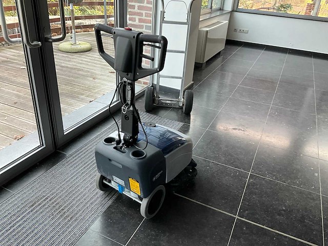 Nilfisk sc351 vloerreiniger - afbeelding 3 van  9