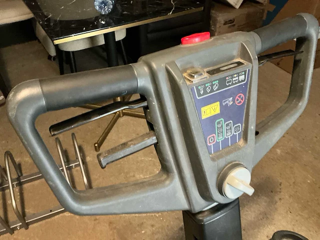 Nilfisk sc400 veegmachine - afbeelding 8 van  9