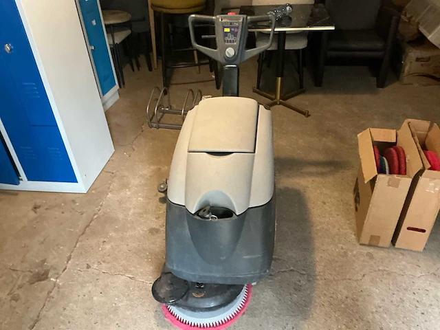 Nilfisk sc400 veegmachine - afbeelding 4 van  9