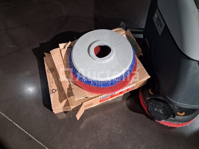 Nilfisk sc400 vloer-scrubberdroger - afbeelding 2 van  8