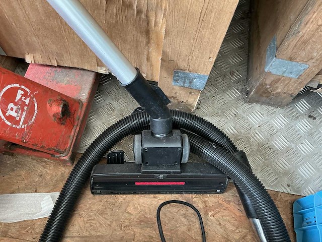 Nilfisk vp600 professionele stofzuiger - afbeelding 2 van  2