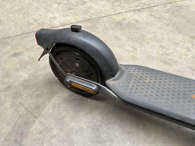 Ninebot 051203e kickscooter met lader - afbeelding 5 van  14