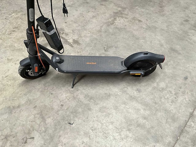Ninebot 051203e kickscooter met lader - afbeelding 7 van  14