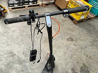 Ninebot 051203e kickscooter met lader - afbeelding 13 van  14