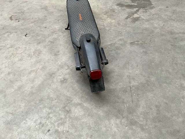 Ninebot 051203e kickscooter met lader - afbeelding 14 van  14