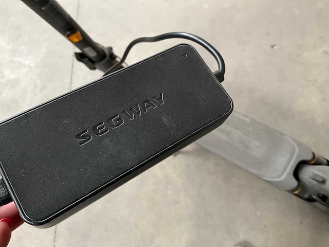 Ninebot 051501e kickscooter max g2 met lader - afbeelding 4 van  13