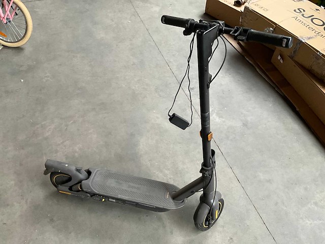 Ninebot 051501e kickscooter max g2 met lader - afbeelding 6 van  13