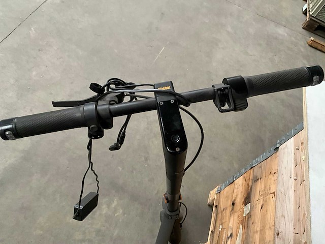 Ninebot 051501e kickscooter max g2 met lader - afbeelding 8 van  13
