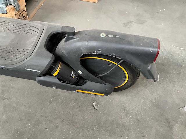 Ninebot 051501e kickscooter max g2 met lader - afbeelding 10 van  13