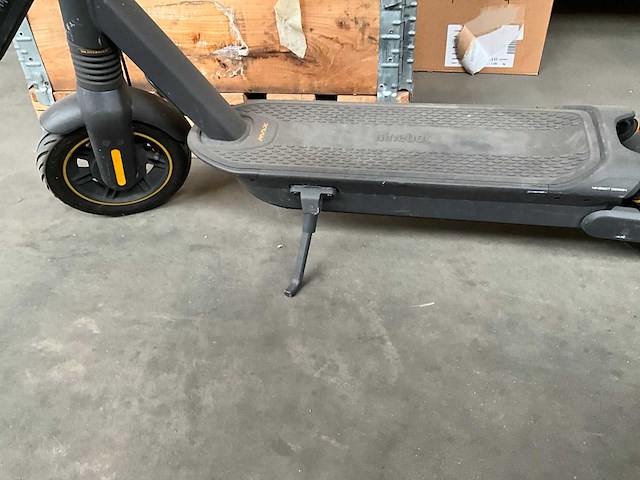 Ninebot 051501e kickscooter max g2 met lader - afbeelding 11 van  13