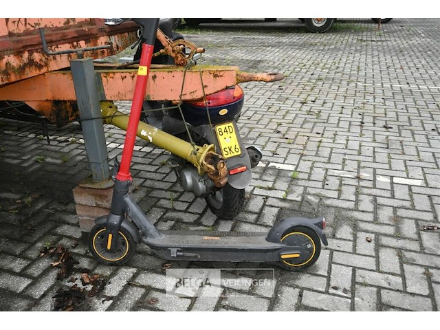 Ninebot elektrische step - afbeelding 1 van  4