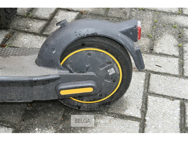 Ninebot elektrische step - afbeelding 2 van  4