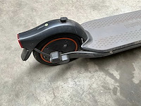 Ninebot f65i kickscooter met lader - afbeelding 2 van  11