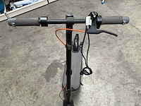 Ninebot f65i kickscooter met lader - afbeelding 3 van  11
