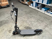 Ninebot f65i kickscooter met lader