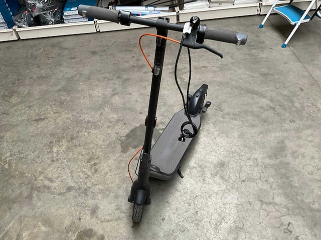 Ninebot f65i kickscooter met lader - afbeelding 4 van  11