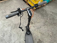 Ninebot f65i kickscooter met lader - afbeelding 8 van  11