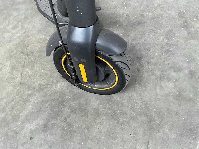 Ninebot g30 kickscooter max met lader - afbeelding 3 van  15