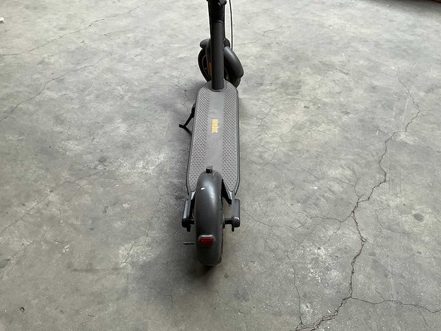 Ninebot g30 kickscooter max met lader - afbeelding 6 van  15