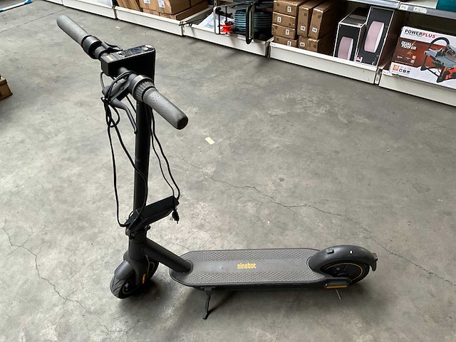 Ninebot g30 kickscooter max met lader - afbeelding 1 van  15