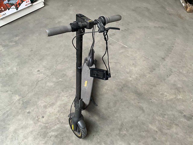 Ninebot g30 kickscooter max met lader - afbeelding 9 van  15