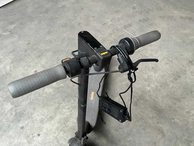 Ninebot g30 kickscooter max met lader - afbeelding 10 van  15