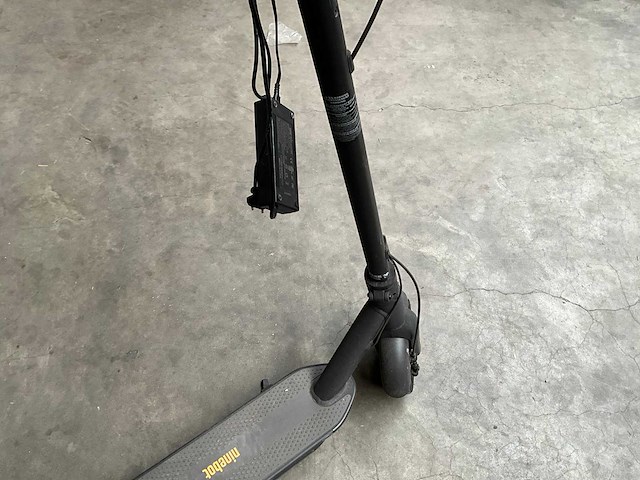 Ninebot g30 kickscooter max met lader - afbeelding 13 van  15