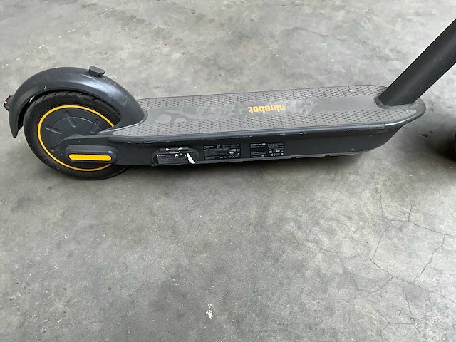 Ninebot g30 kickscooter max met lader - afbeelding 15 van  15