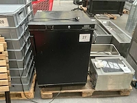 Nisbets essentials bb047-e vrieskast - afbeelding 1 van  5