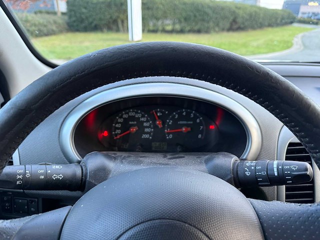 Nissan - 2005 - micra - personenauto - afbeelding 10 van  24