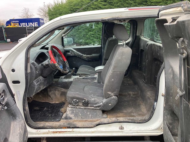 Nissan - 2006 - navara - personenauto - afbeelding 2 van  11