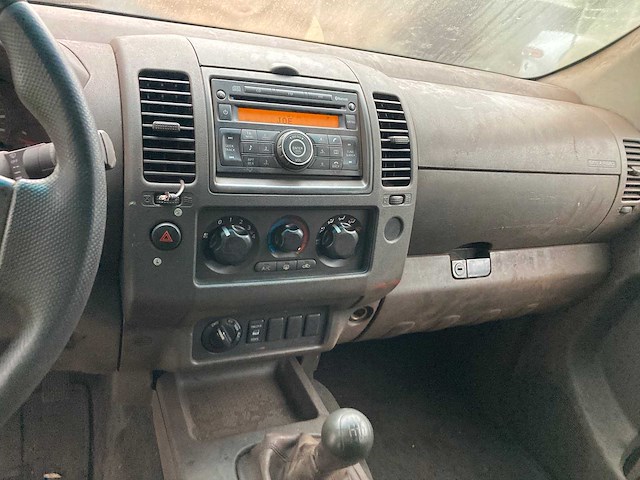 Nissan - 2009 - navara - personenauto - afbeelding 2 van  11
